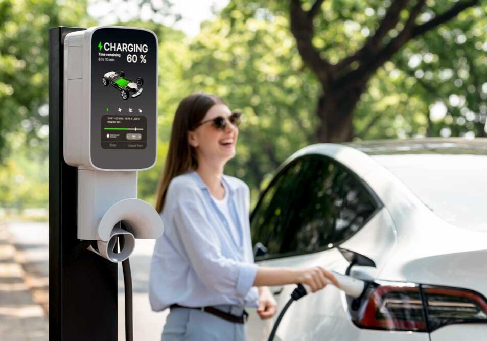 woman recharging battery for electric car Honolulu, HI